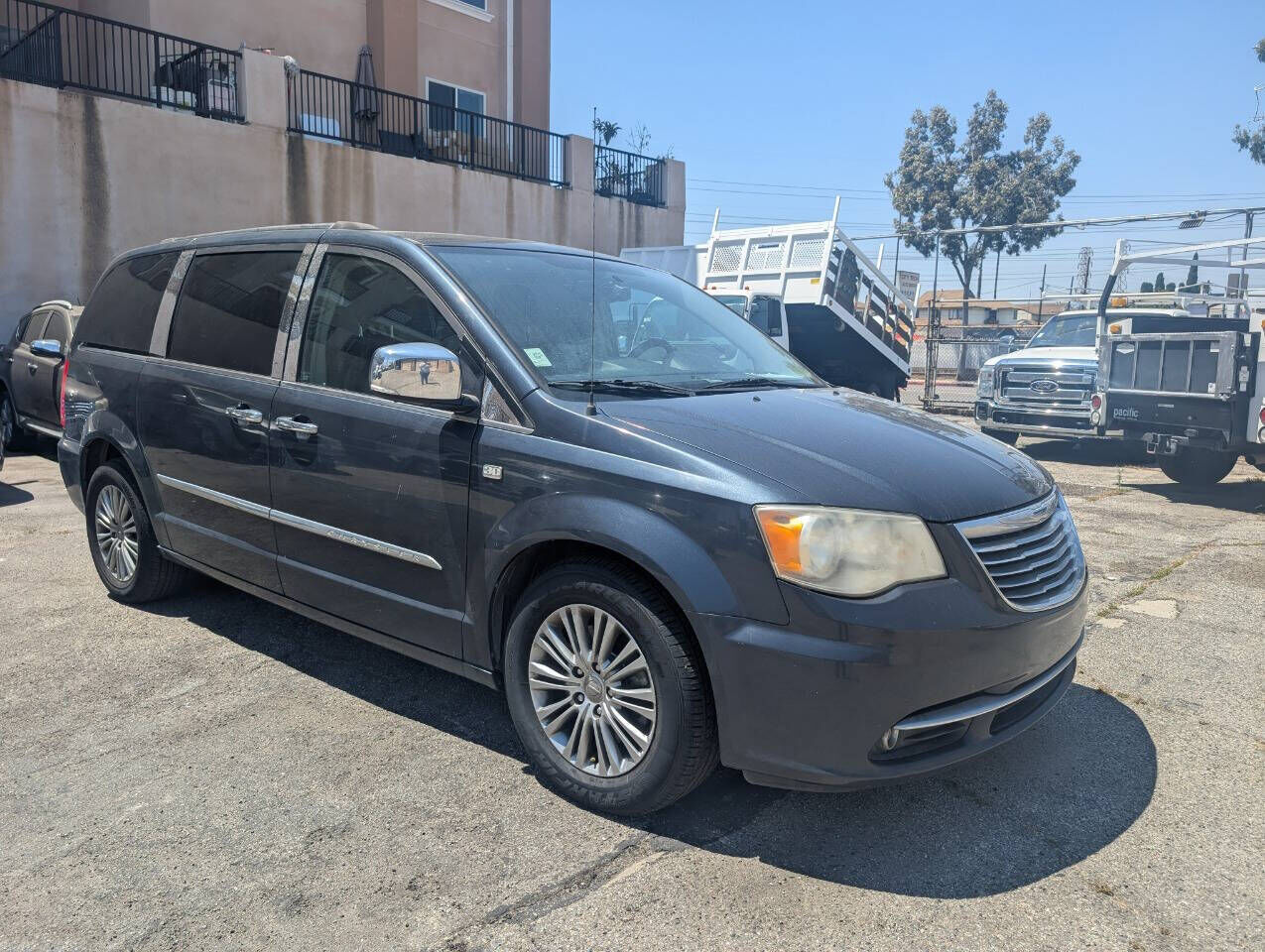 2014 CHRYSLER Town and Country