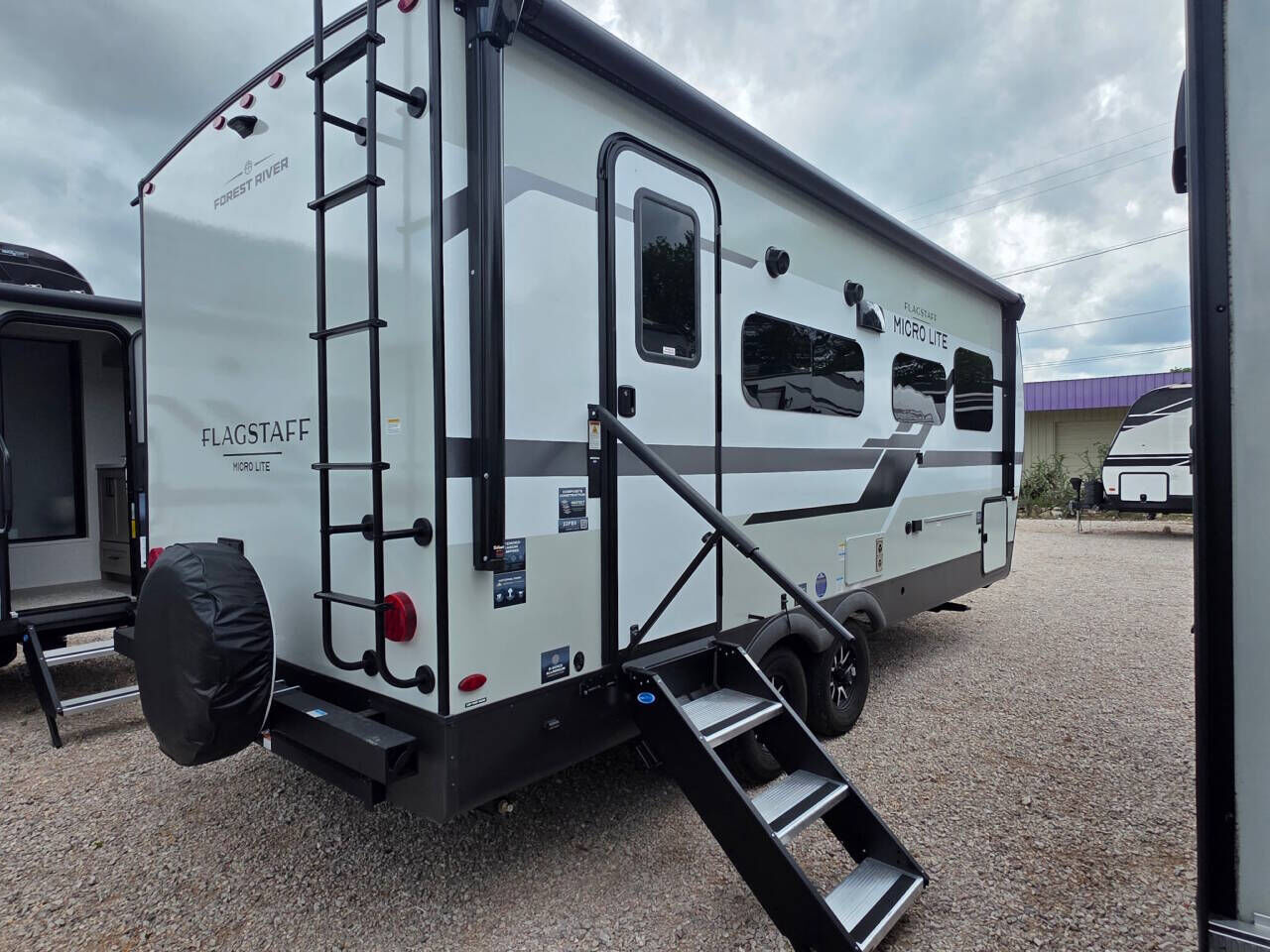 2026 FOREST RIVER Flagstaff Lite Weight Trailers