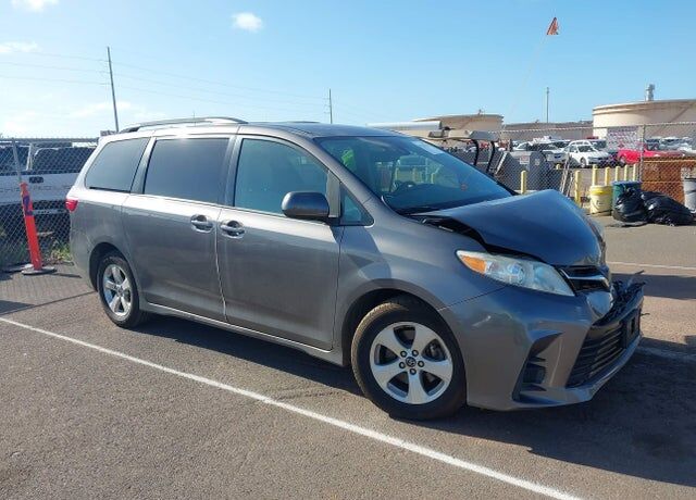 2018 TOYOTA Sienna