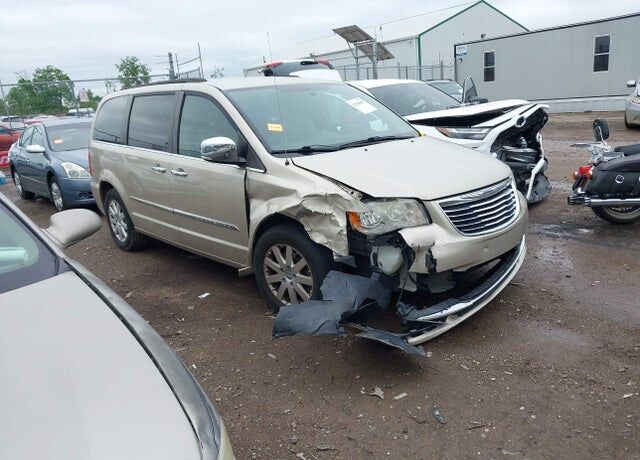 2012 CHRYSLER Town and Country