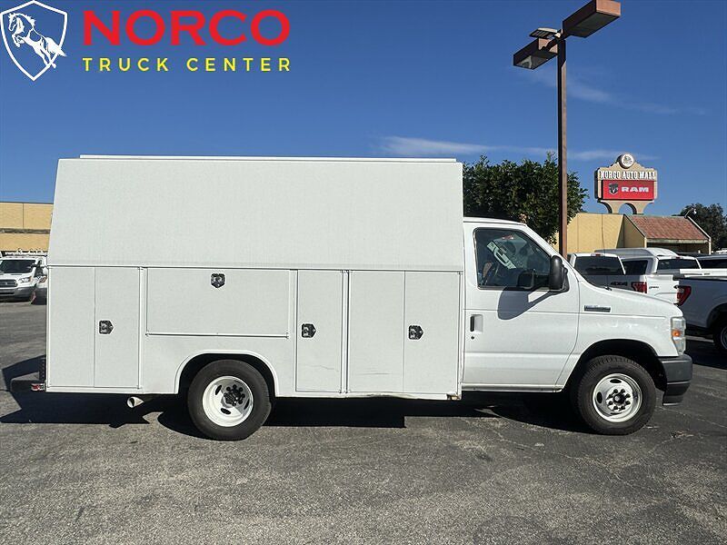 2022 FORD E-350
