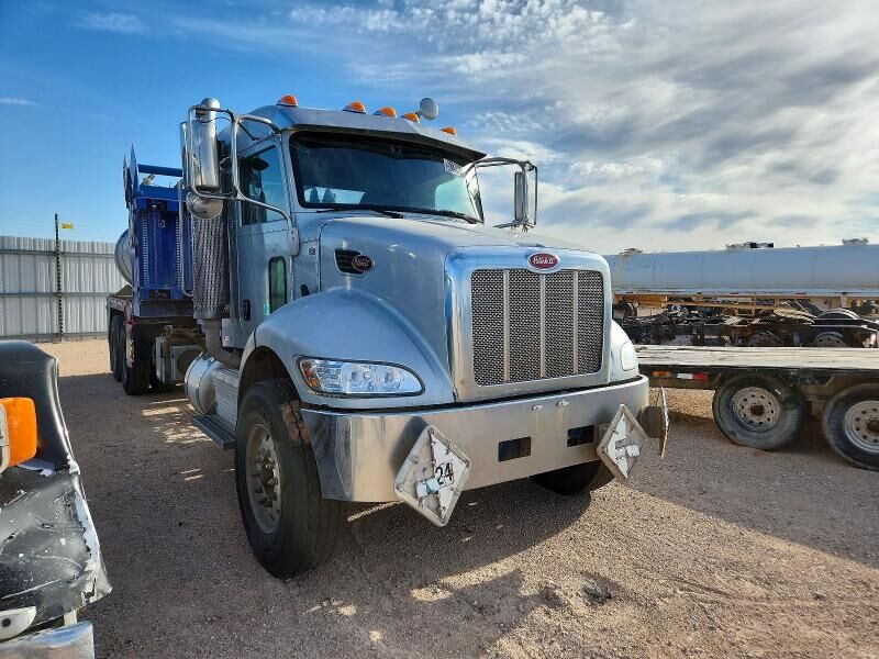 2015 PETERBILT 348