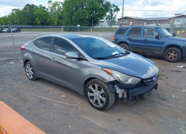 2013 HYUNDAI Elantra