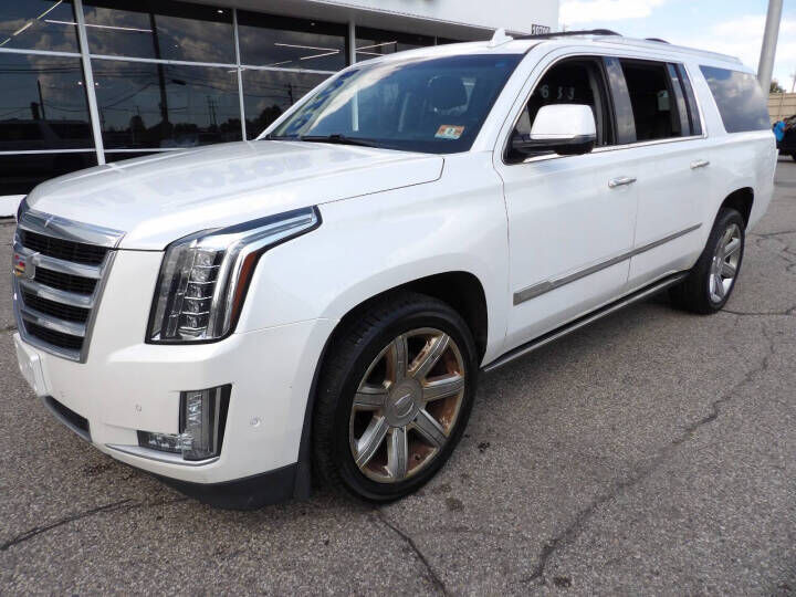 2017 CADILLAC Escalade ESV
