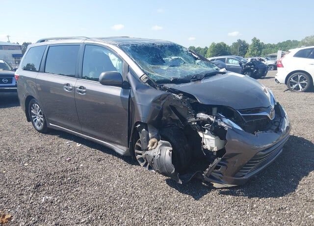 2019 TOYOTA Sienna