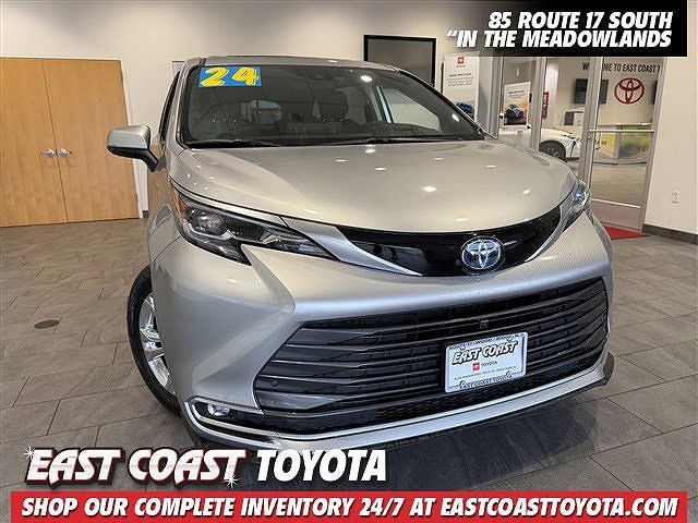 2024 TOYOTA Sienna