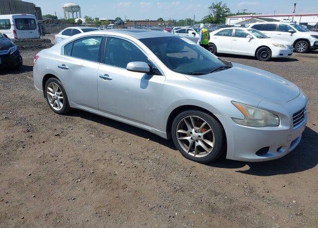 2010 NISSAN Maxima