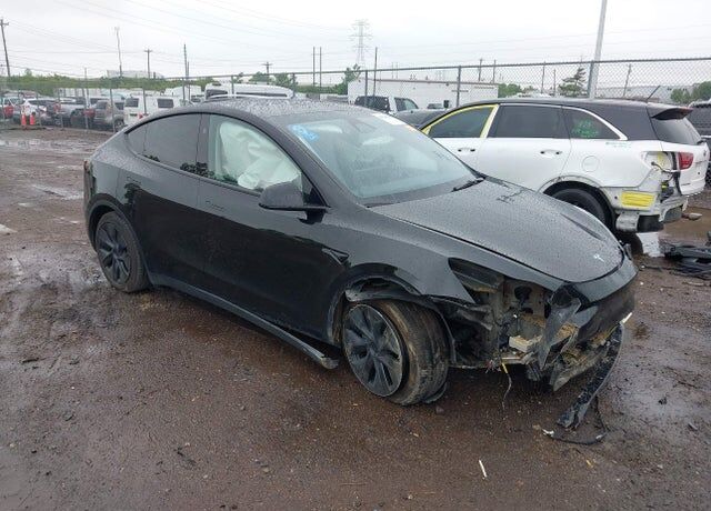2025 TESLA Model Y