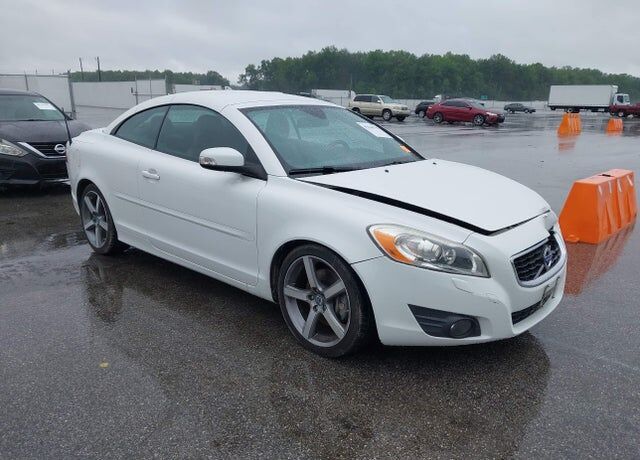 2011 VOLVO C70