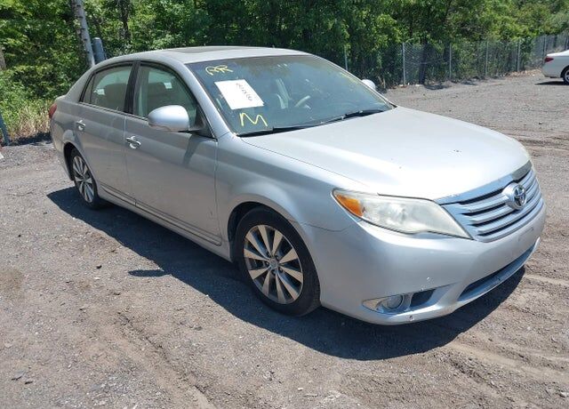 2011 TOYOTA Avalon