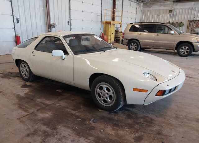 1981 PORSCHE 928