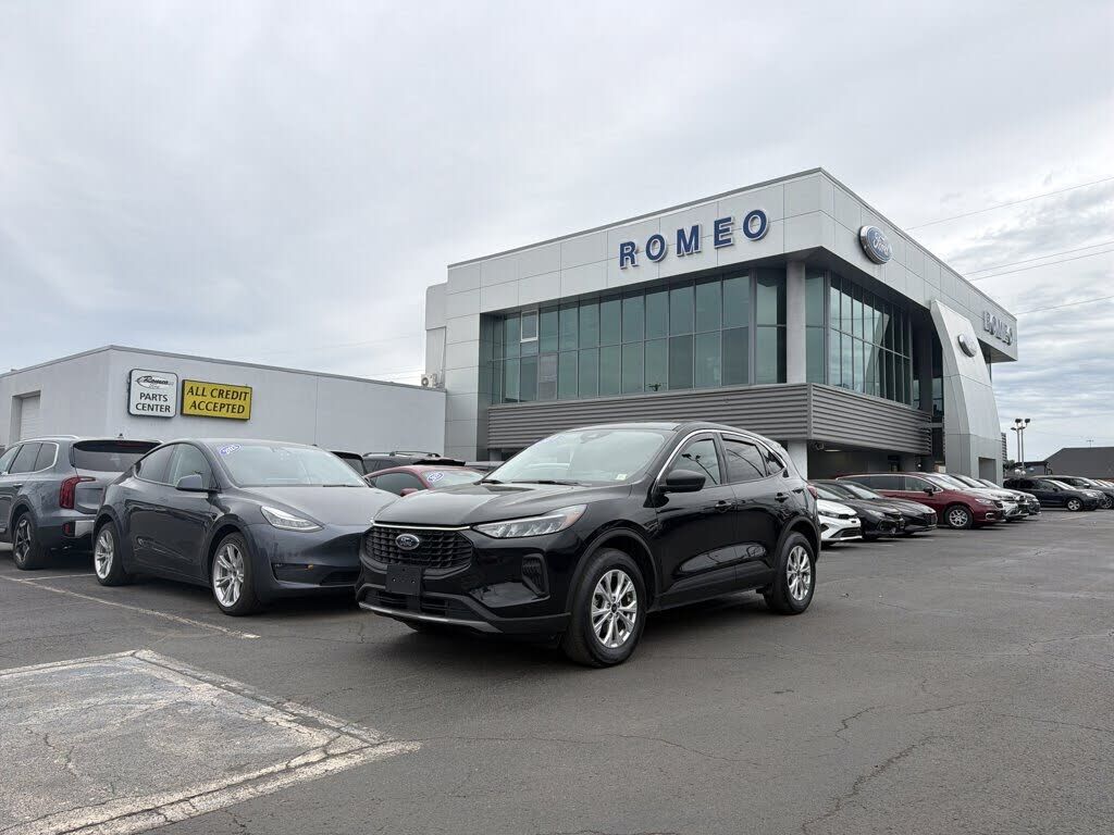 2024 FORD Escape