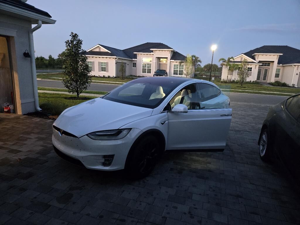 2021 TESLA Model X