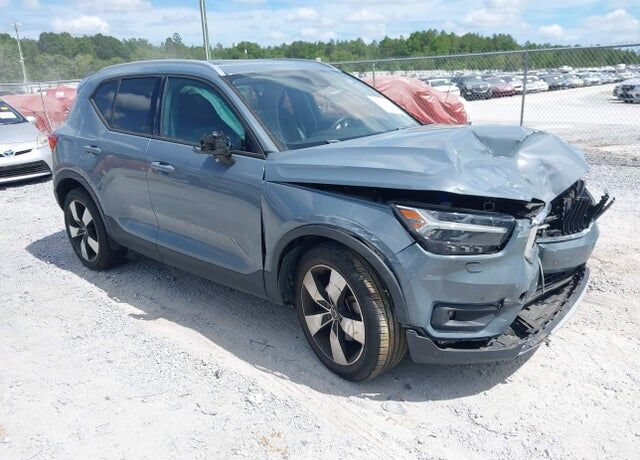 2021 VOLVO XC40