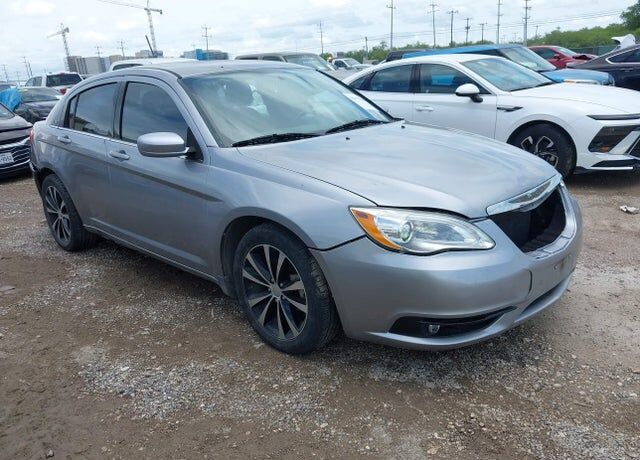 2013 CHRYSLER 200