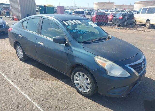 2016 NISSAN Versa
