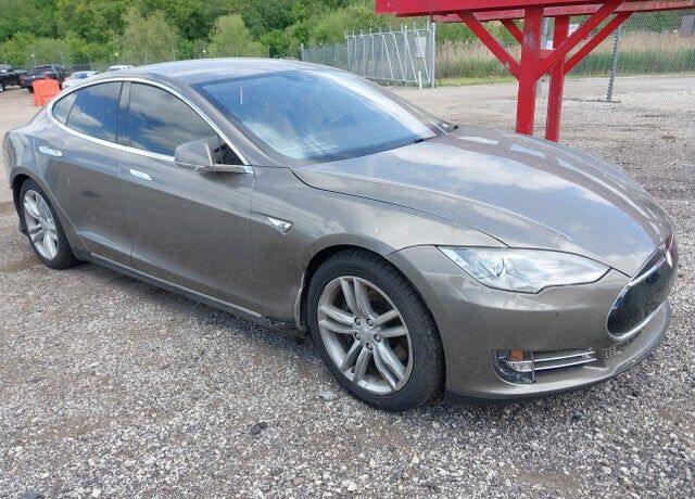 2015 TESLA Model S