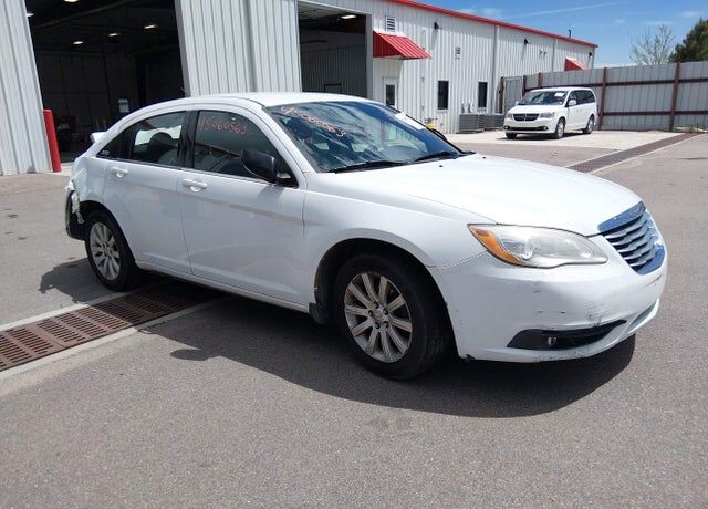 2013 CHRYSLER 200