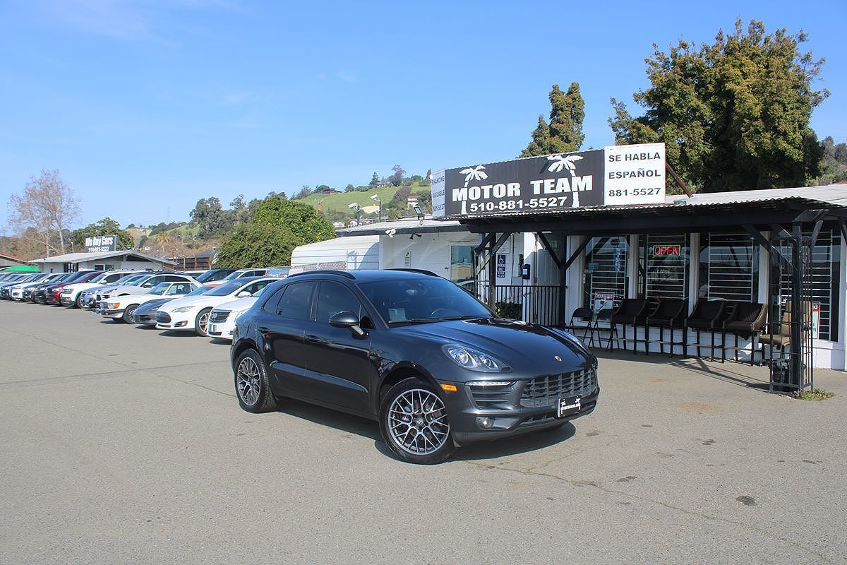 2017 PORSCHE Macan