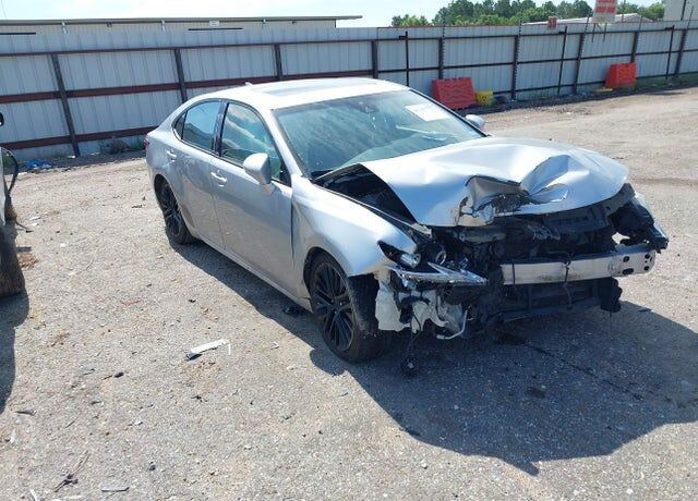 2016 LEXUS ES