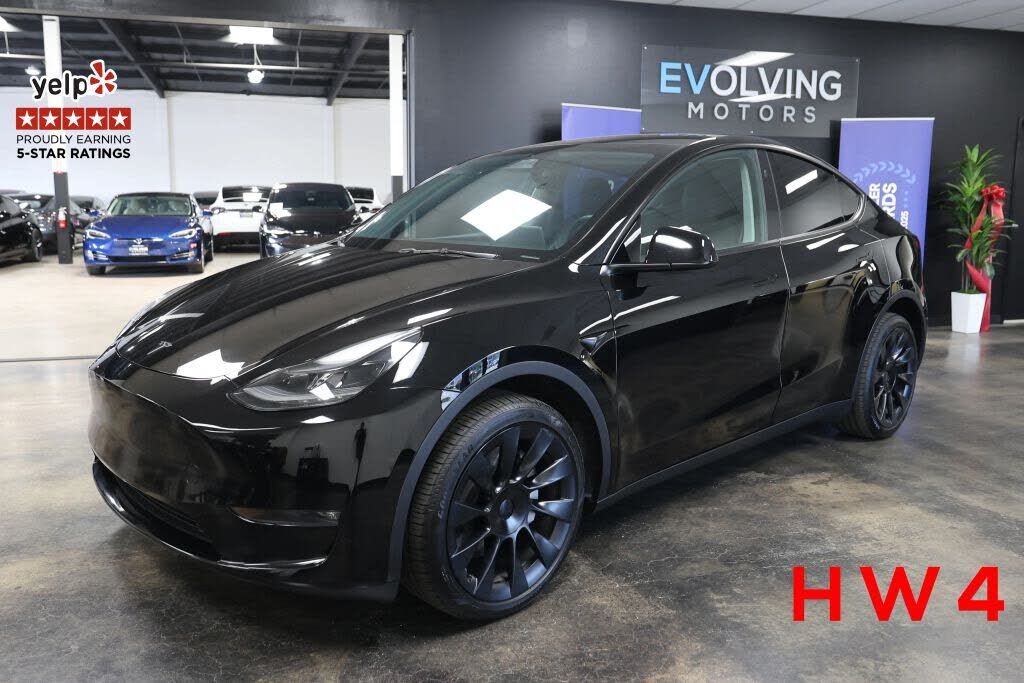 2024 TESLA Model Y
