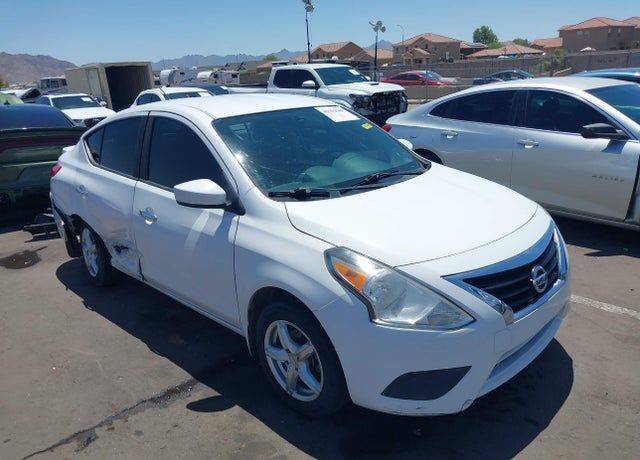 2017 NISSAN Versa