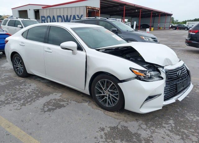 2018 LEXUS ES