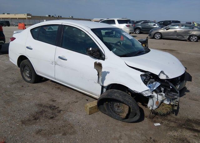 2019 NISSAN Versa