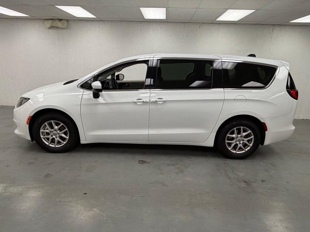 2023 CHRYSLER Voyager
