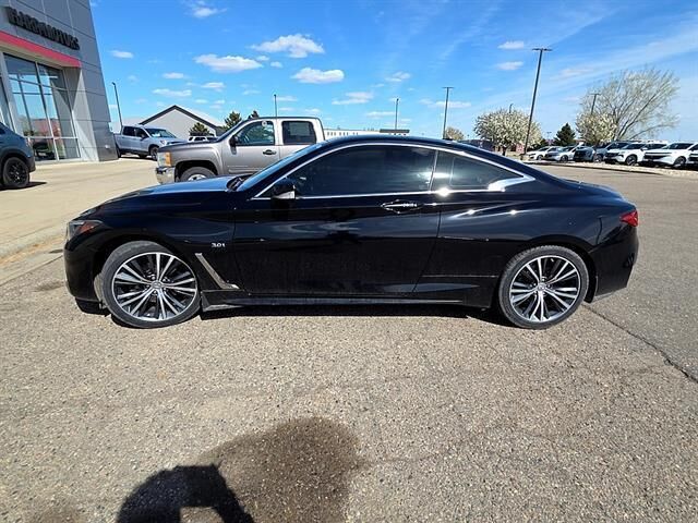 2017 INFINITI Q60