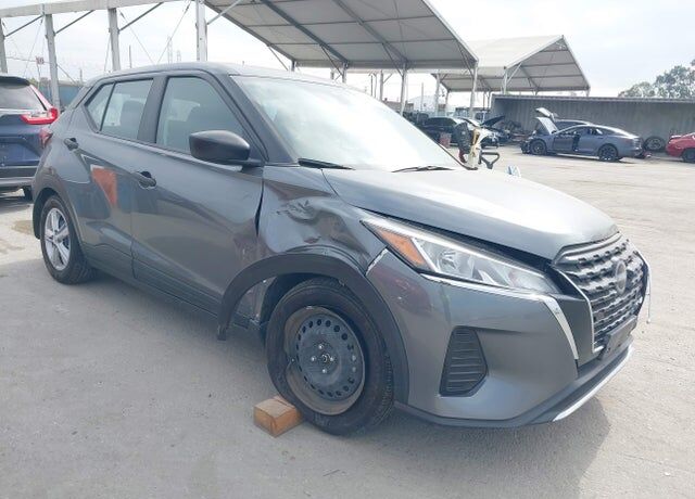 2022 NISSAN Kicks