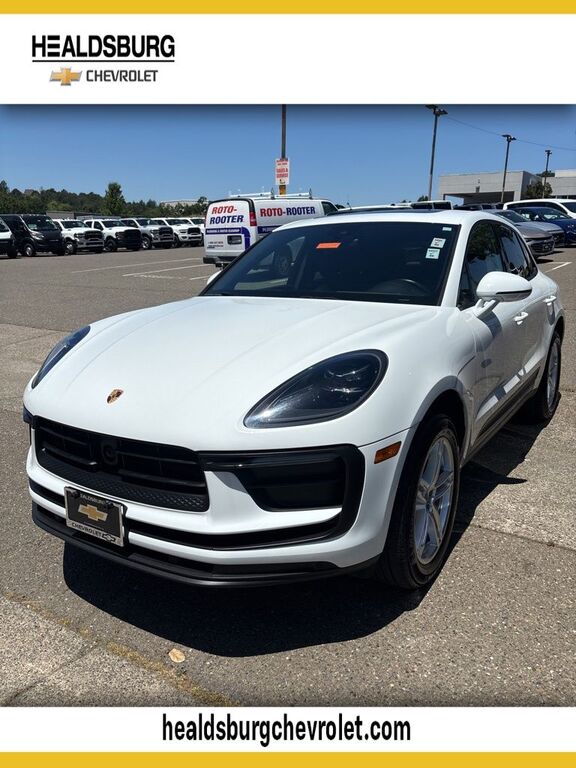 2024 PORSCHE Macan