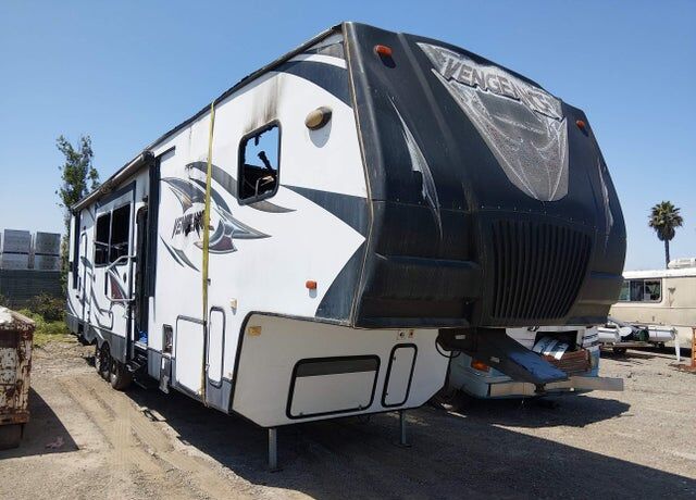 2013 FOREST RIVER Cherokee Toy Hauler