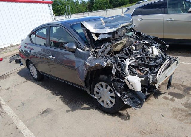 2017 NISSAN Versa