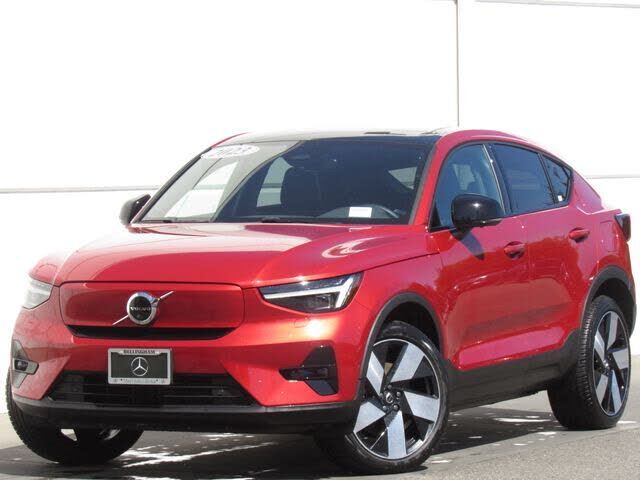 2023 VOLVO C40