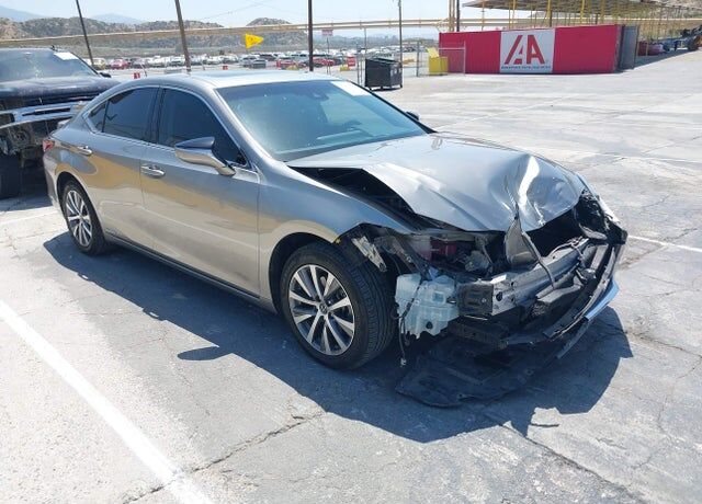2021 LEXUS ES