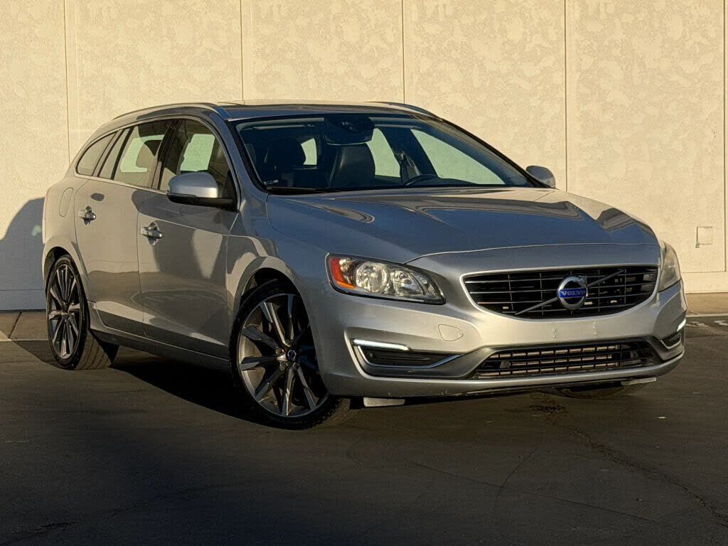 2015 VOLVO V60