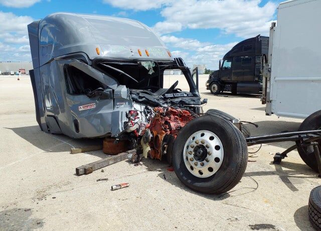 2024 FREIGHTLINER Cascadia