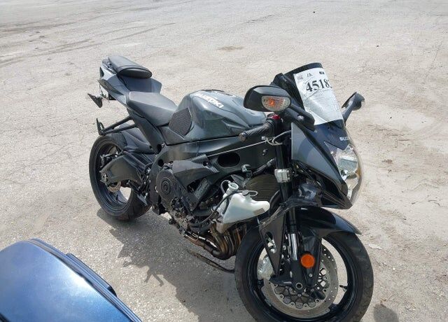 2025 SUZUKI GSX-R600