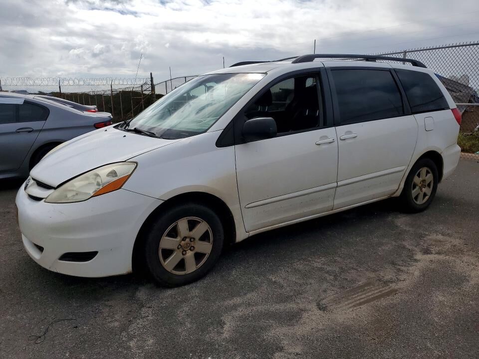 2010 TOYOTA Sienna