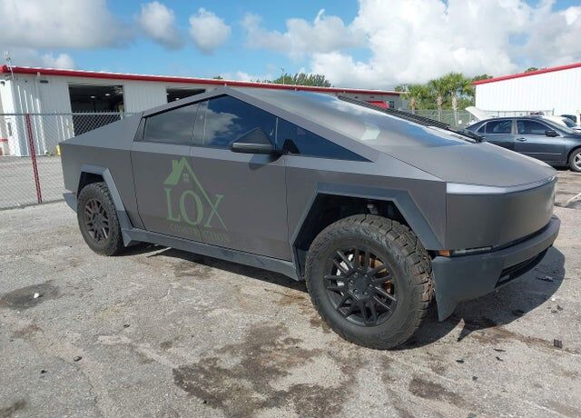2024 TESLA Cybertruck
