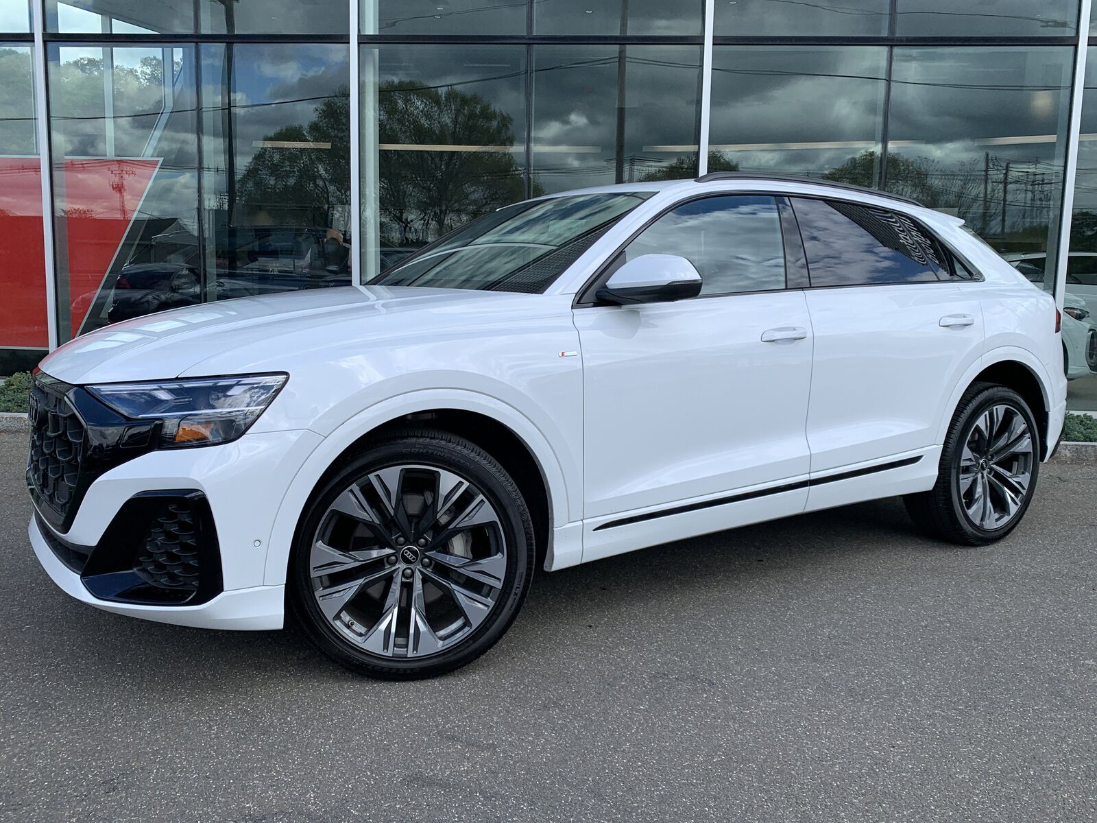 2025 AUDI Q8