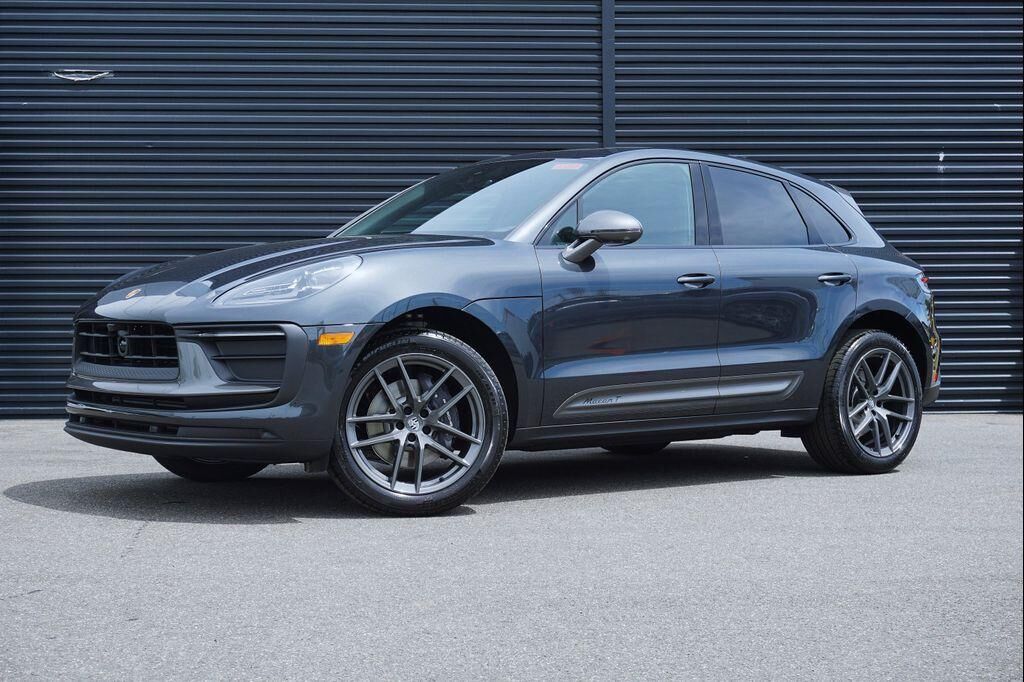 2026 PORSCHE Macan