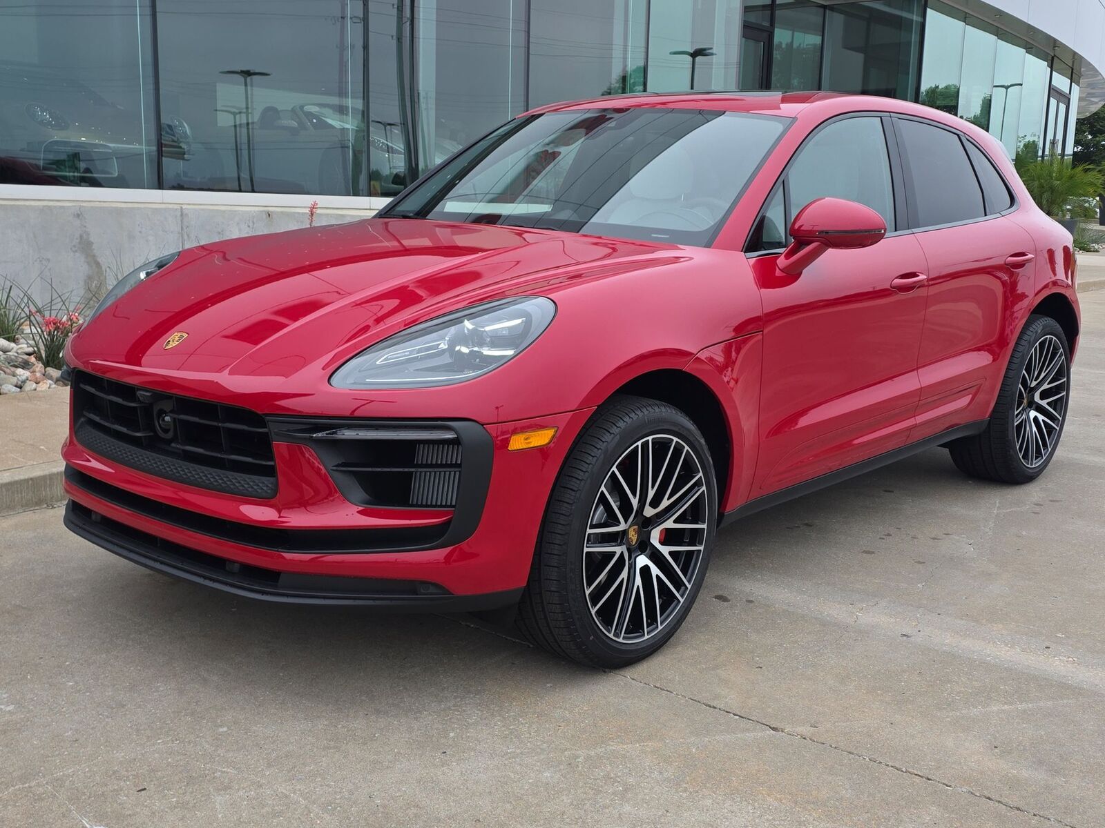 2026 PORSCHE Macan