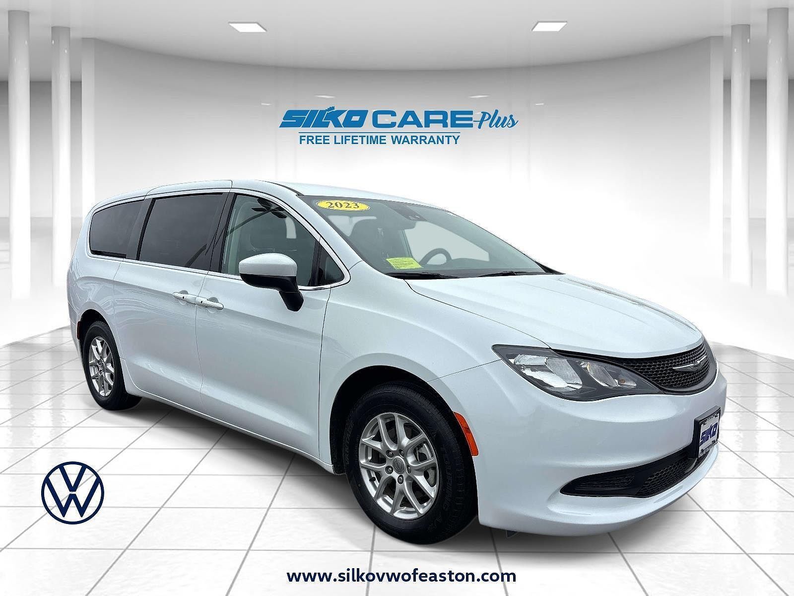 2023 CHRYSLER Voyager