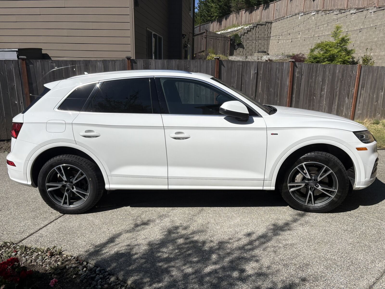 2020 AUDI Q5 e