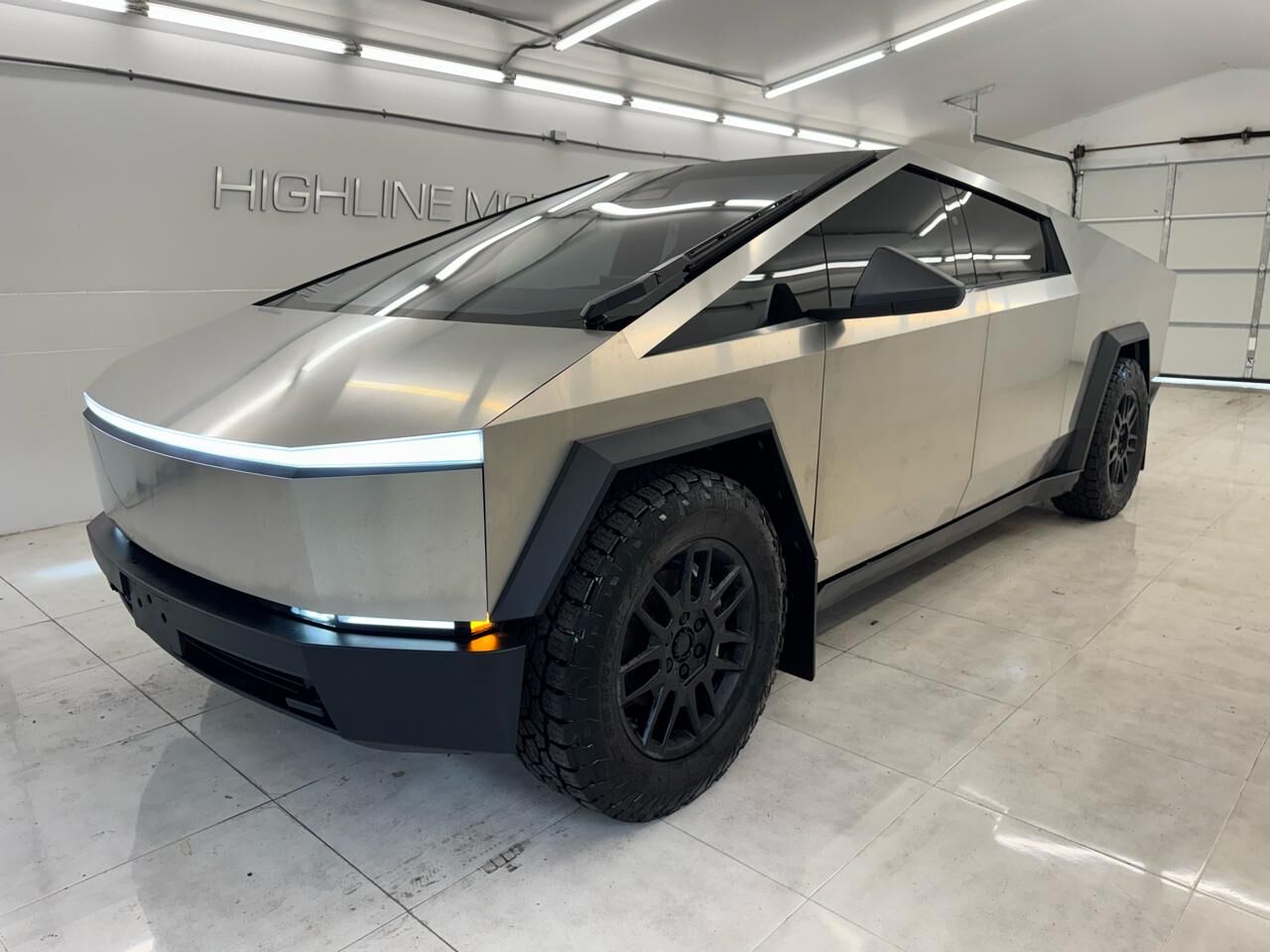 2024 TESLA Cybertruck