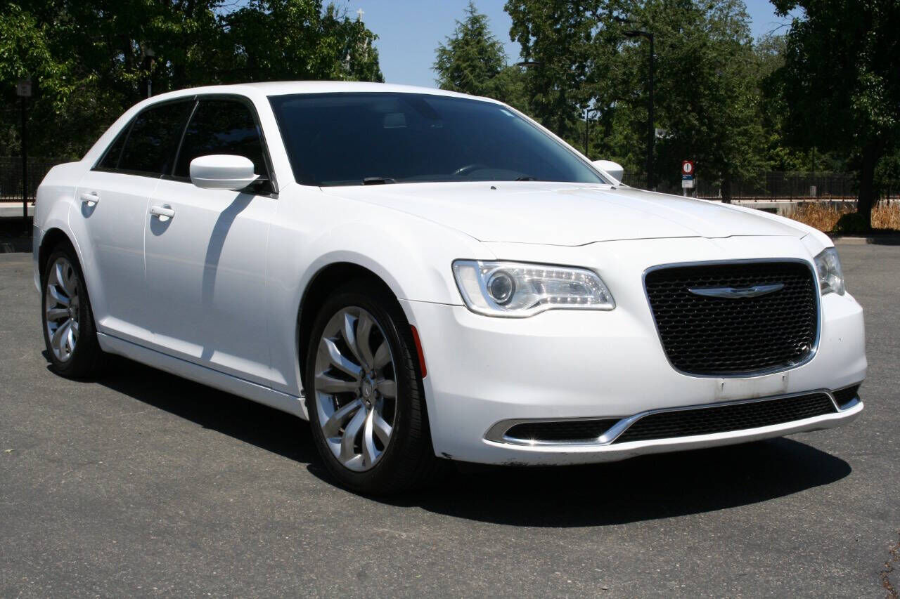 2017 CHRYSLER 300
