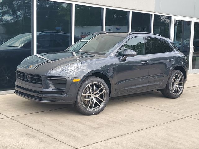 2026 PORSCHE Macan