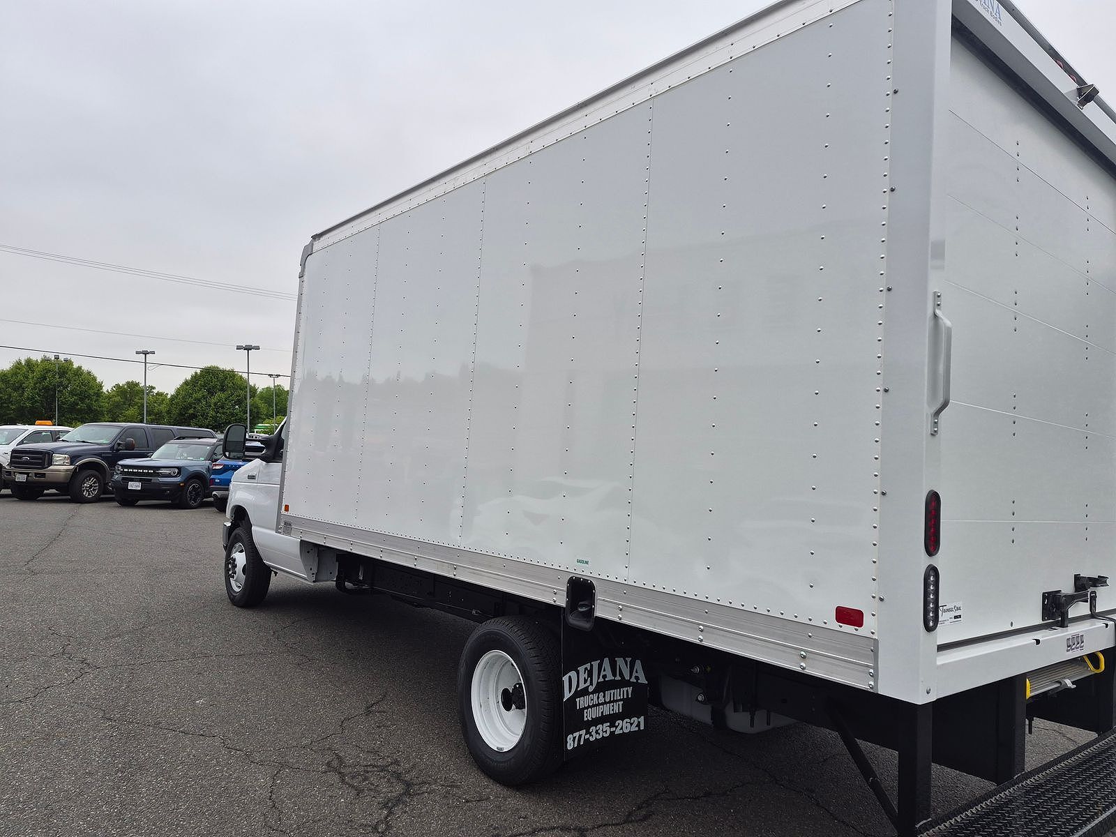 2027 Ford E-350